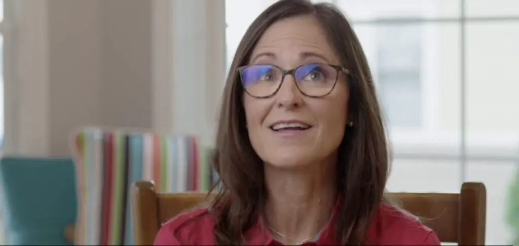 youtube thumbnail with woman wearing glasses